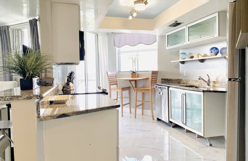 Mid Beach Condo | GORGEOUS OCEAN & BAY VIEWS 2BR 2BA BEACH CONDO + PARKING
