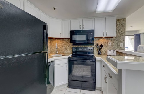 Myrtle Beach Resort | Gorgeous Ocean Front Suite + Onsite Pool