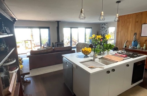 Katikati House | Gorgeous Ocean View from Waihi Beach - Mt Maunganui, Private Rustic country home