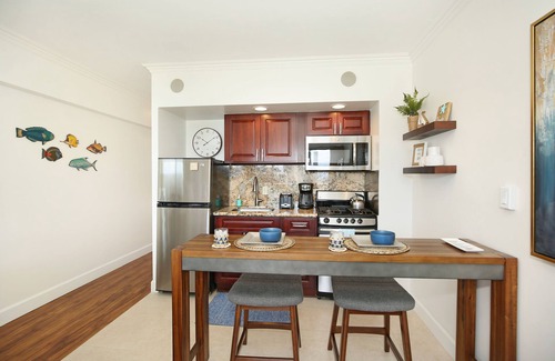 Waikiki Condo | Gorgeous Ocean Views, Full Kitchen, Steps to Beach!