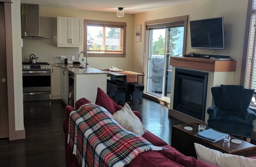 Port Renfrew Cottage | Gorgeous Oceanview Cottage - 3 Bedroom