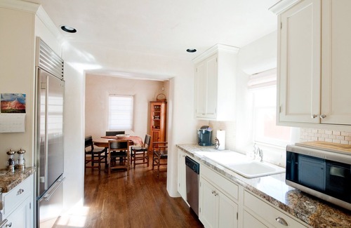 Historic Eastside House | Gorgeous on Garcia: Lux Adobe. Walking Distance to Plaza and Canyon Rd. Hot Tub!
