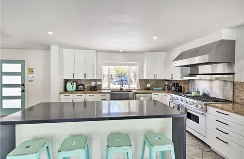 Deepwell Estates House | Gorgeous Open Layout in DeepWell Estates! Mountain Views and more!