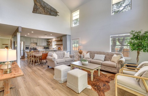 Palo Pinto House | Gorgeous Palo Pinto Home w/Private Hot Tub!