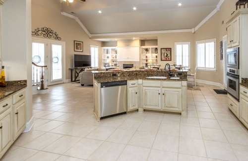 Independence House | Gorgeous Park-like Oasis 4 acres w/Stunning Pool