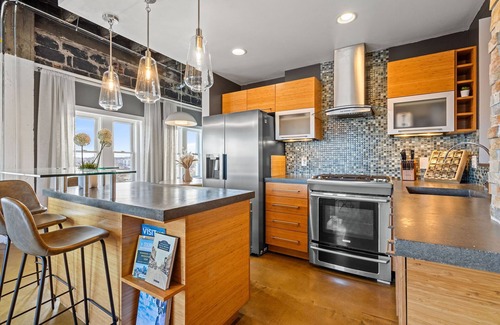 Park Central-Research Park Apartment | Gorgeous Penthouse Overlooking Nelson Atkins Museum!