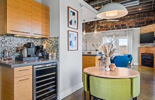 Park Central-Research Park Apartment | Gorgeous Penthouse Overlooking Nelson Atkins Museum!