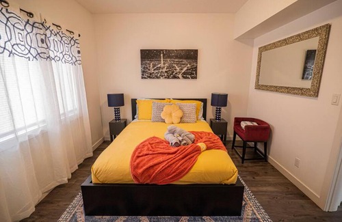 North Central Edmonton Apartment | Gorgeous Penthouse with Balcony, Free Parking and WiFi