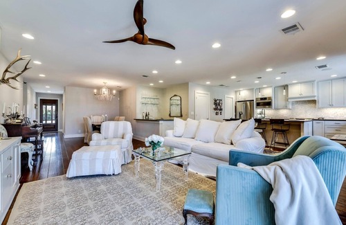 Allandale House | GORGEOUS/PERFECT VACATION HOME IN A PEACEFUL RESIDENTIAL AREA.