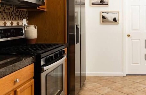 West Sacramento House | Gorgeous, Pet and Family friendly, Long stays