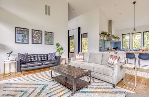 Stevenson House | Gorgeous pet friendly home with breath taking views, hot tub and fire pit