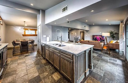 Westbury House | GORGEOUS POOL HOME IN THE HEART OF HOUSTON’S TOP TOURIST SPOTS! BEST LOCATION!!