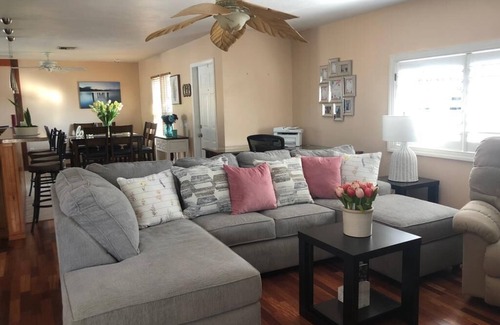 South Venice House | Gorgeous Pool house 5 min from the beach, shopping and restaurants I
