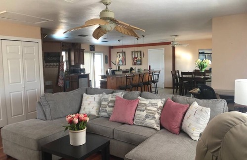 South Venice House | Gorgeous Pool house 5 min from the beach, shopping and restaurants I