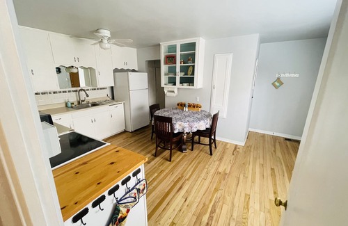 Silver Hill House | Gorgeous, private, comfy, clean & close to EDO