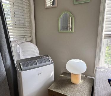 West Queen Anne House | Gorgeous Queen Anne Townhouse - Rooftop Deck!