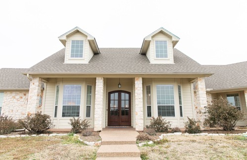 McLennan County House | Gorgeous Ranch House on 18 acres