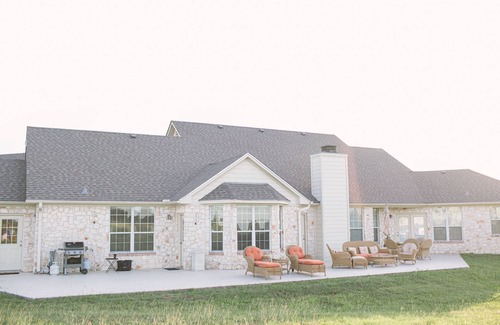 McLennan County House | Gorgeous Ranch House on 18 acres