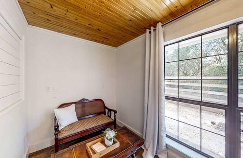 Bellville House | Gorgeous Ranch-Style Home on Nearly 3 Peaceful Acres - Dogs Welcome