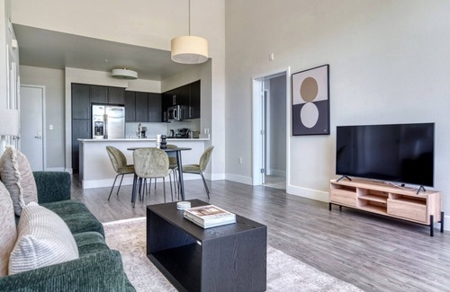 Centennial Apartment | Gorgeous Redwood City 2BR w/A/C, Gym & W/D, nr Caltrain, by Blueground