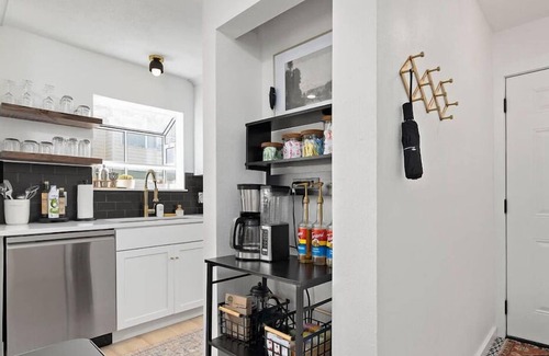 Indian Point Condo | Gorgeous Remodel, walk to lake @ Indian Point!