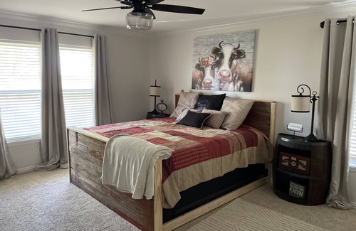 Canton Other | Gorgeous remodeled farmhouse 8 miles from Canton market.