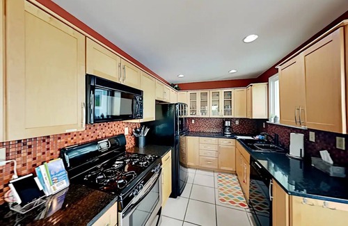 Sunrise Vista Chino House | Gorgeous Remodeled Home w/30-Ft Pool, 8-Person Spa, Free WIFI & Mountain Views