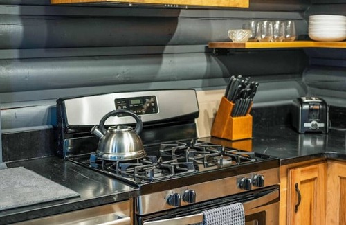Lynchburg Cabin | Gorgeous Renovated Cabin on James River | Hot Tub