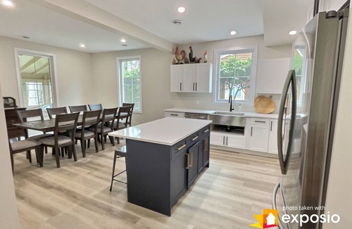 Port Elgin House | Gorgeous Renovated 5 BDR Century Home - Steps Away from Port Elgin's Main Beach!