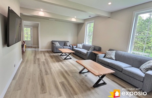 Port Elgin House | Gorgeous Renovated 5 BDR Century Home - Steps Away from Port Elgin's Main Beach!
