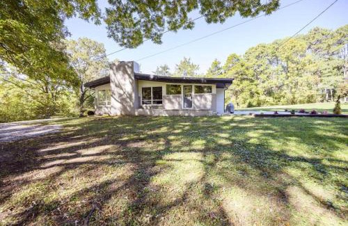 Winchester House | Gorgeous Renovated Home With Large & Private Lot