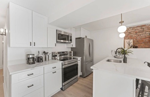 Bloomingdale Apartment | Gorgeous renovation 2BR/2BA with AC/TV/Internet