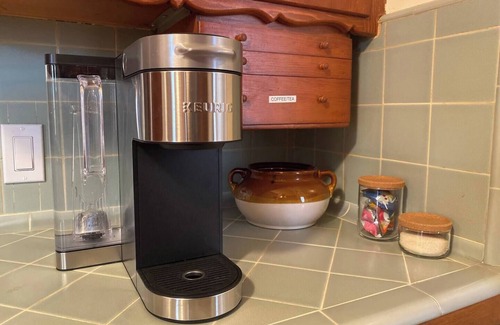 Lake Balboa House | Gorgeous Retro Home w/private yard in Los Angeles