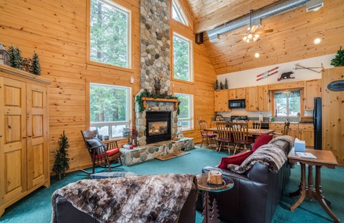 Ardenvoir House | Gorgeous River views, Sleeps 6, 3 bedrooms, 3 1/2 baths, hot tub, and foosball.