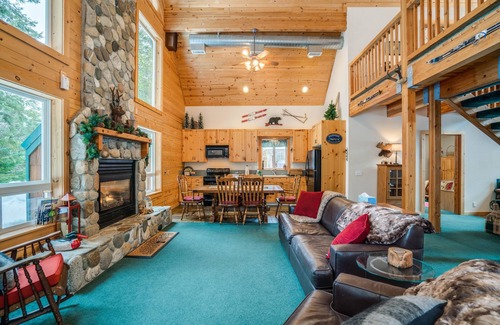 Ardenvoir House | Gorgeous River views, Sleeps 6, 3 bedrooms, 3 1/2 baths, hot tub, and foosball.