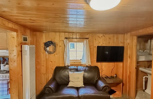 Estes Park Cabin | Gorgeous Riverfront Location