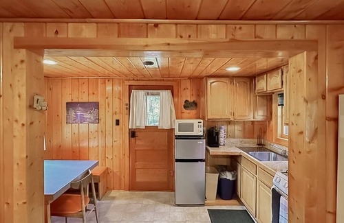 Estes Park Cabin | Gorgeous Riverfront Location
