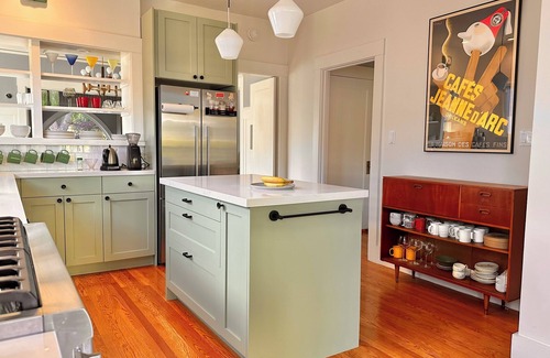 Piedmont Avenue House | Gorgeous Rockridge Bungalow close to BART and great shops