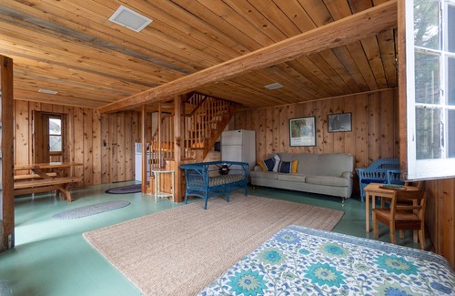 North Kawartha Cottage | Gorgeous Rustic 5-bedroom cottage in North Kawartha with WiFi