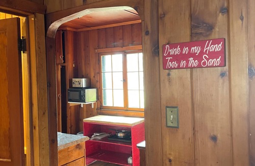 Itasca County Resort | Gorgeous rustic cabin- holds10 people- amazing swimming beach in charming MN