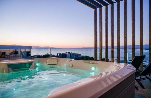Zidarici Apartment | Gorgeous sea view luxury apartment with private jacuzzi