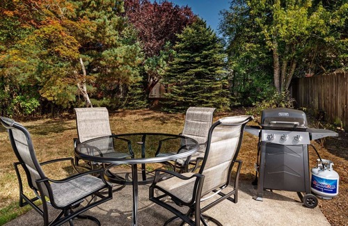 Vancouver House | Gorgeous Single Level Home, BBQ, Quiet, 9 miles to PDX, 8 miles to Vancouver, 15 miles to Portland