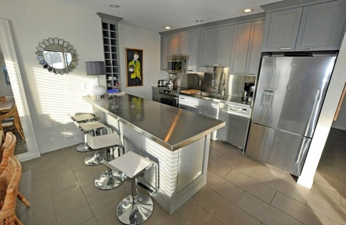 Big White Ski Resort Condo | Gorgeous ski in/ski out home, central to the village in Plaza on the Ridge.