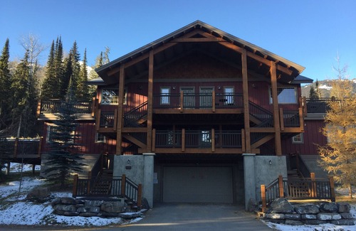 Golden House | Gorgeous Slopeside Condo for Winter and Summer Fun
