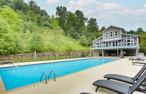 Smithville House | Gorgeous Smithville Home: Hot Tub & Scenic Views!
