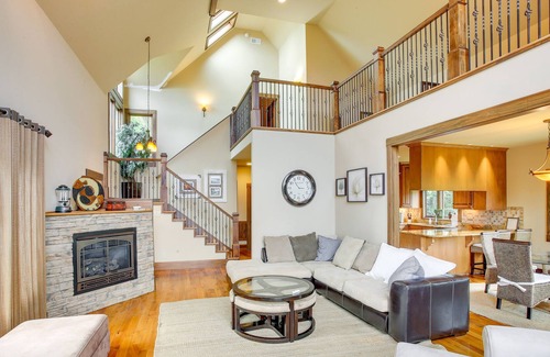 Smithville House | Gorgeous Smithville Home: Hot Tub & Scenic Views!