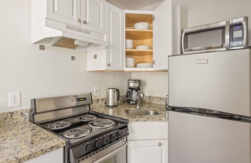 South Boston Apartment | Gorgeous South Boston Studio nr Restaurants, by Blueground