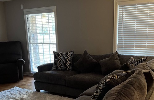 Jackson House | Gorgeous Spacious 3 BR 2 BA in Eastover