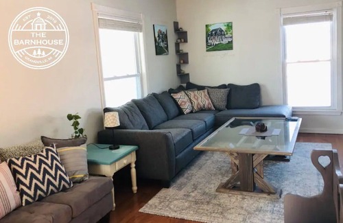 Grandville House | Gorgeous & Spacious #Barnhouse for the Whole Fam!