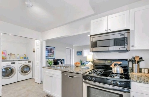 Drayton Plains House | Gorgeous, Spacious Home- Royal Oak/Birmingham/Beaumont Hospital!